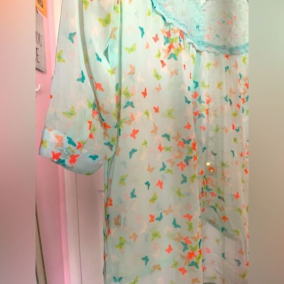 3/4 Sleeve Blue Butterfly Smock Style Blouse - Picture 4 of 7